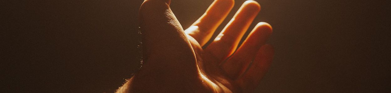 Drętwienie rąk — jakie witaminy Ci pomogą?
